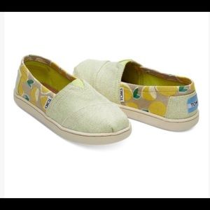 Toms Yellow Lemons print slip-on canvas shoes
